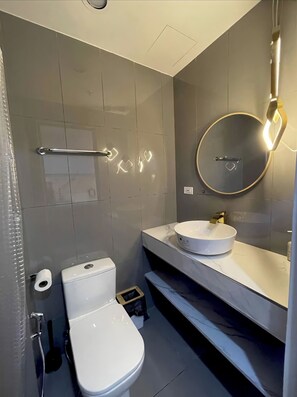 Luxury Apartment, Patio, City View | Bathroom | Shower, free toiletries, hair dryer, towels - Luxurious White & Gold Haven in Makati  (Makati)