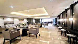 Lobby sitting area - Luxurious White & Gold Haven in Makati  (Makati)