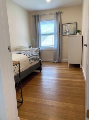 3 室のベッドルーム、アイロン / アイロン台、WiFi、ベッドシーツ