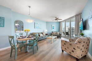 TV, offices - Eleventh Heaven at the Palms Pool View (Destin)