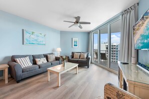 TV, offices - Eleventh Heaven at the Palms Pool View (Destin)