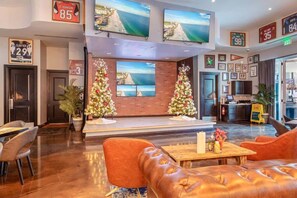 Interior - Eleventh Heaven at the Palms Pool View (Destin)