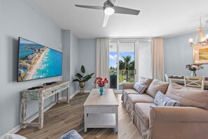 TV, offices - 2 BR King Suite walk/shuttle to Beach, 11,Pools (Destin)