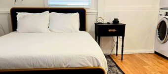 Charming Historic Studio Cottage