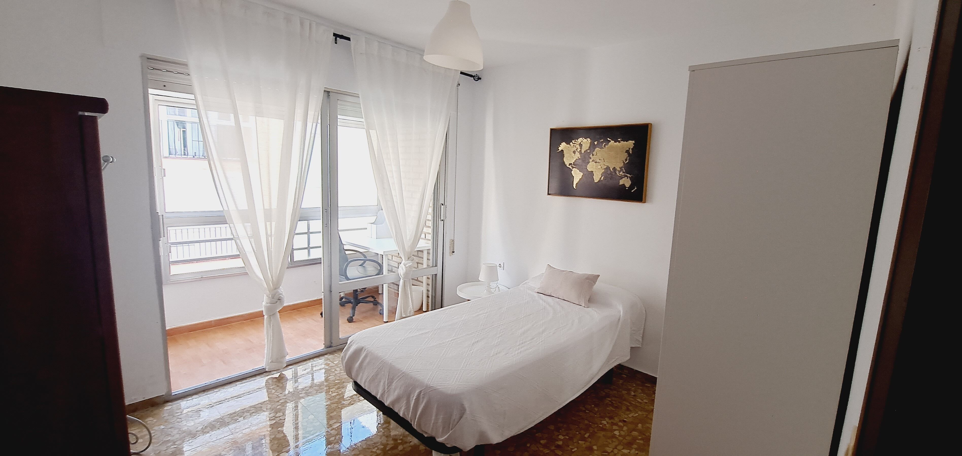 2 bedrooms, bed sheets