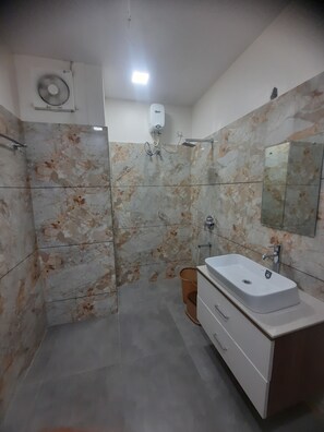 Desk, laptop workspace, free WiFi - THE HIGHCLASS HOTEL (Bathinda)