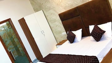 Double Room | Desk, laptop workspace, free WiFi