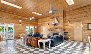 Fernseher, Kamin