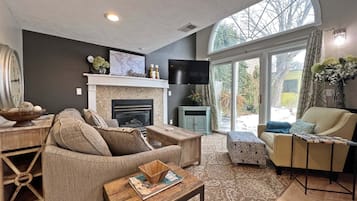 Smart TV, fireplace
