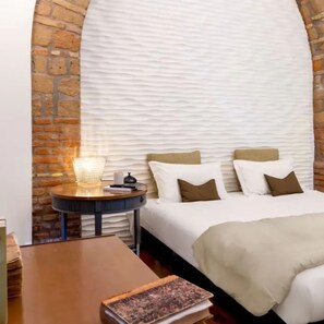 1 bedroom, in-room safe, desk, iron/ironing board - Jacuzzi at the Colosseum ⭐️⭐️⭐️⭐️⭐️ (Roma)