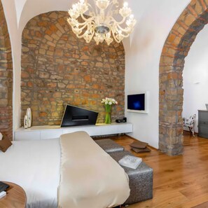 1 bedroom, in-room safe, desk, iron/ironing board - Jacuzzi at the Colosseum ⭐️⭐️⭐️⭐️⭐️ (Roma)