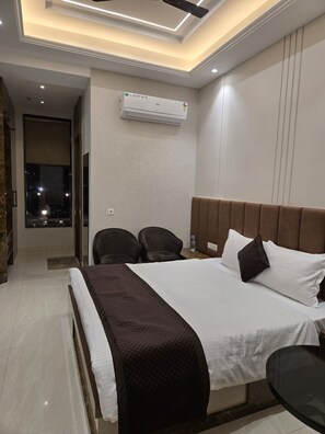 Deluxe Suite, Garden View | 1 bedroom, free WiFi - Shri Sangam Hotel (Muzaffarnagar)