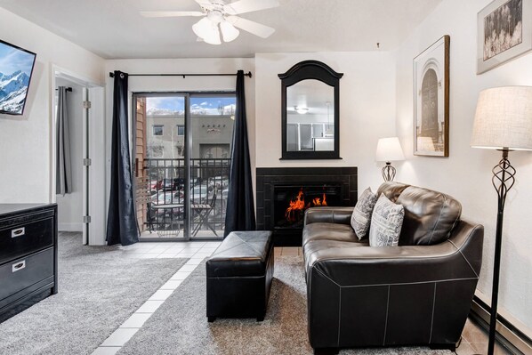 Smart TV, fireplace