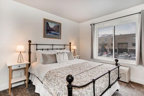 1 bedroom, desk, iron/ironing board, free WiFi