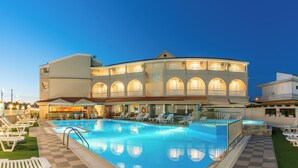 A hotel with a swimming pool, sun loungers, and a bar area. - Aphrodite Beach Hotel Corfu (Corfu)