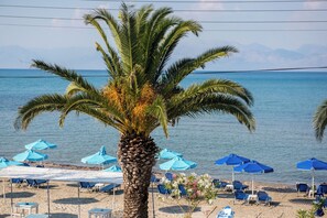 En la playa, bar en la playa