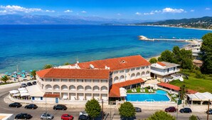 A coastal hotel with a swimming pool, multiple balconies, and a view of the sea. - Aphrodite Beach Hotel Corfu (Corfu)