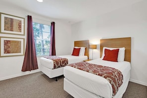 3 habitaciones, tabla de planchar con plancha, wifi y ropa de cama 