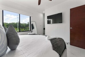 3 bedrooms, desk, iron/ironing board, WiFi