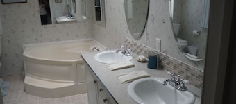 Clean, quiet 3-bedroom home in Apache Junction, Az