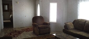 Clean, quiet 3-bedroom home in Apache Junction, Az