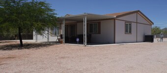 Clean, quiet 3-bedroom home in Apache Junction, Az