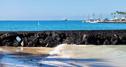 Kailua Bay Resort#4-306: Top Floor Corner 2 bedroom condo with Ocean Views