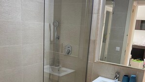 Apartment | Bathroom