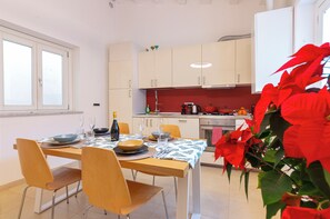 Kühlschrank, Ofen, Herdplatte, Geschirrspüler