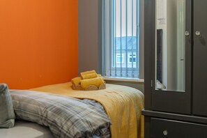 3 makuuhuonetta, työpöytä, silitysrauta/-lauta, ilmainen Wi-Fi