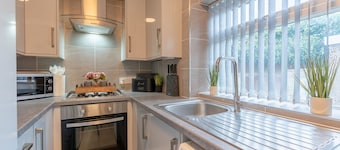 Glenroy Place - sleeps 7 | drive | log burner