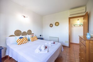 4 bedrooms, in-room safe, free WiFi, bed sheets