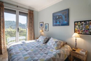 3 soverom, strykejern/-brett, wi-fi og sengetøy