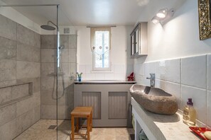 Dusche, Handtücher, Toilettenpapier