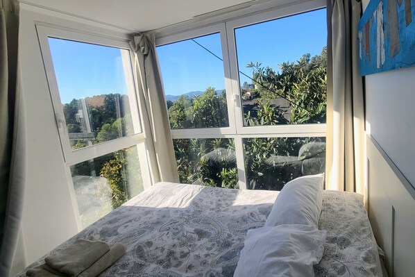 3 quartos, ferros/tábuas de passar roupa, Wi-Fi, roupa de cama