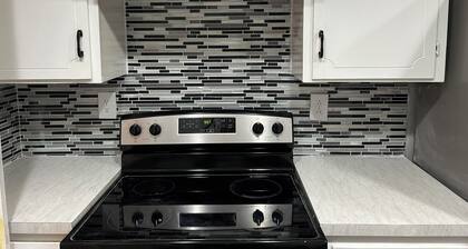 2 Bed - 2 Bath Full Private Home - Fast Wi-Fi - Sleeps 4