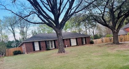 2 Bed - 2 Bath Full Private Home - Fast Wi-Fi - Sleeps 4