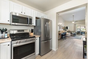 Fridge, microwave, oven, stovetop - PalmView Lux Paradise Valley Retreat Pool & Spa (Paradise Valley)