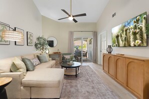 Smart TV, books - PalmView Lux Paradise Valley Retreat Pool & Spa (Paradise Valley)