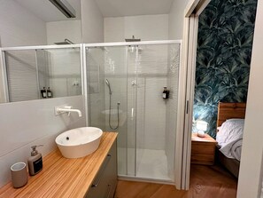 Shower, hair dryer, bidet, towels - Comfort chic - Duomo in 5 minutes (Milano)
