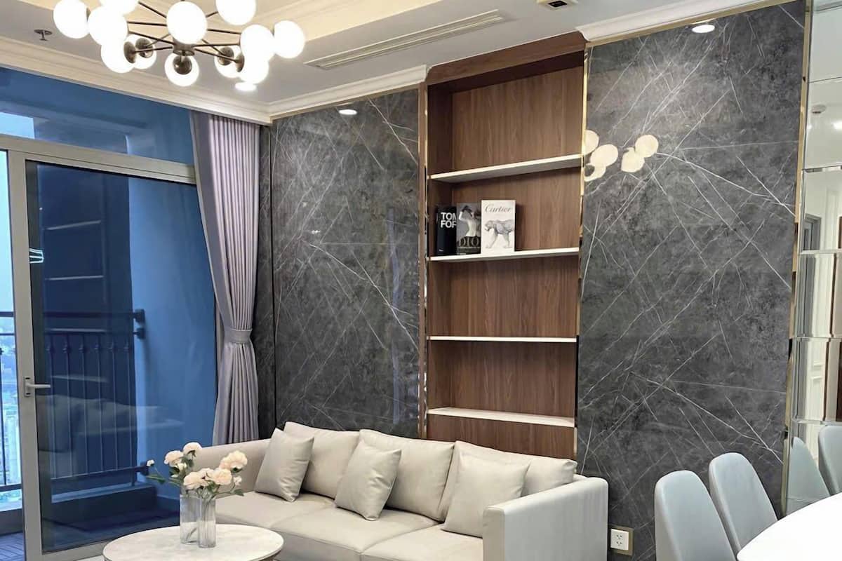 Family Apartment | Ruang tamu | 60 inci televisyen skrin rata dengan satelit