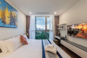 Panoramic-Apartment | Hochwertige Bettwaren, laptopgeeigneter Arbeitsplatz