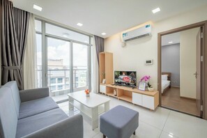 Télévision à écran plat de 60 pouces avec chaînes par satellite