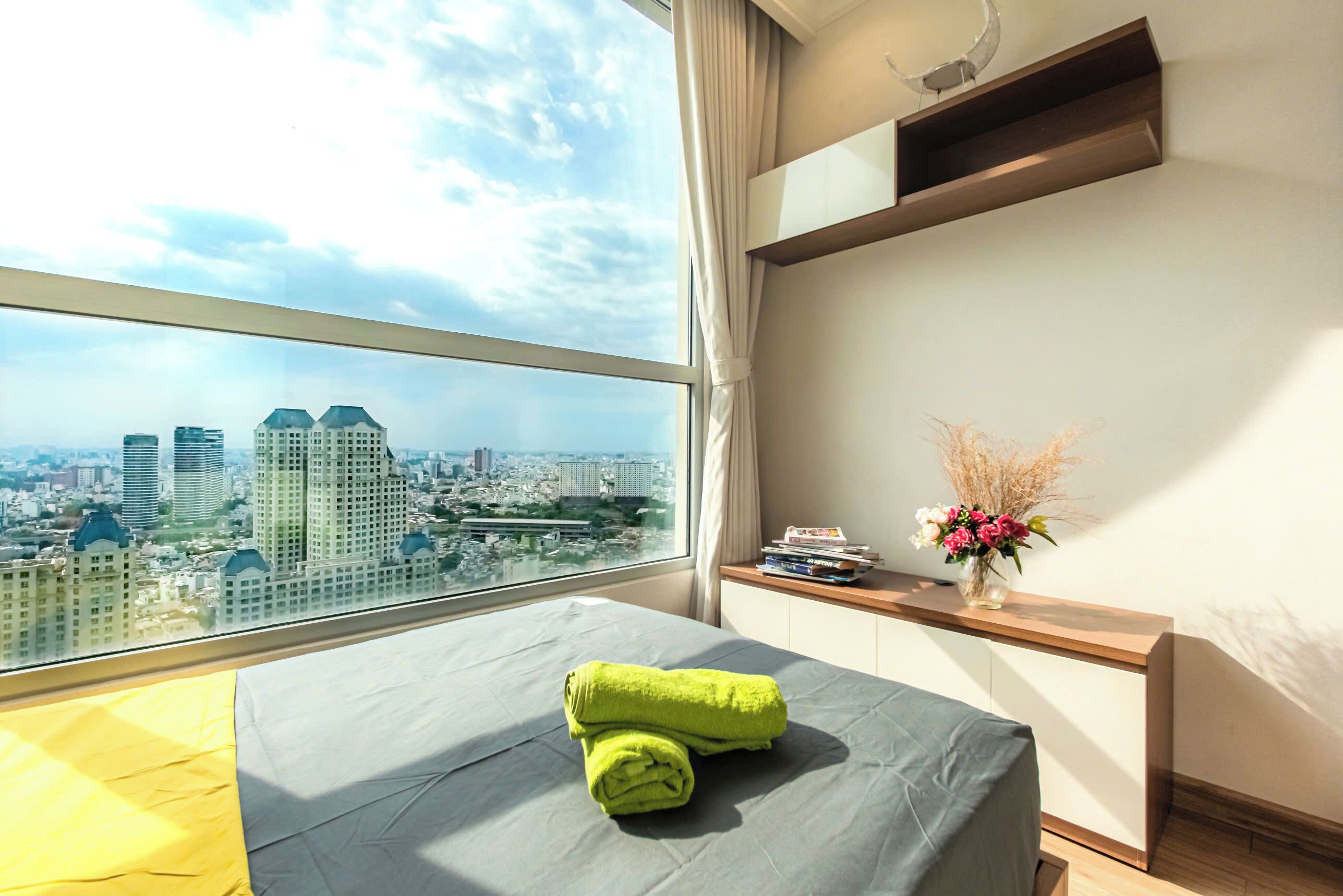 Departamento familiar | Ropa de cama de alta calidad y espacio para trabajar con laptop 