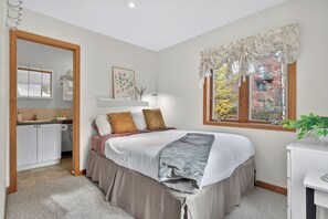 3 bedrooms, travel cot, WiFi, bed sheets