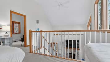 3 bedrooms, travel cot, WiFi, bed sheets