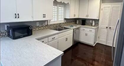 Cozy, Comfortable, Quiet Home “3-beds / 2-bath with High Speed Internet”