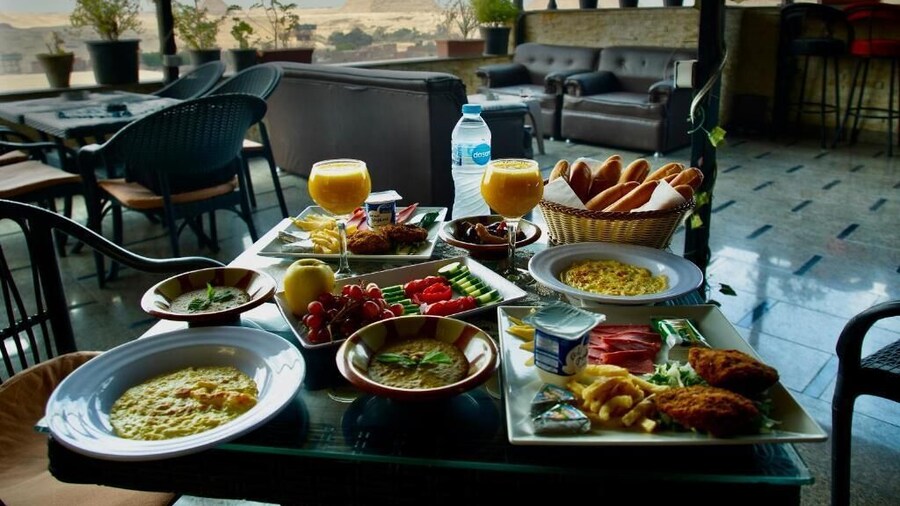 Topaz Pyramids view inn