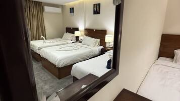 Tripla familiare, vista montagna | Postazione laptop, Wi-Fi gratuito