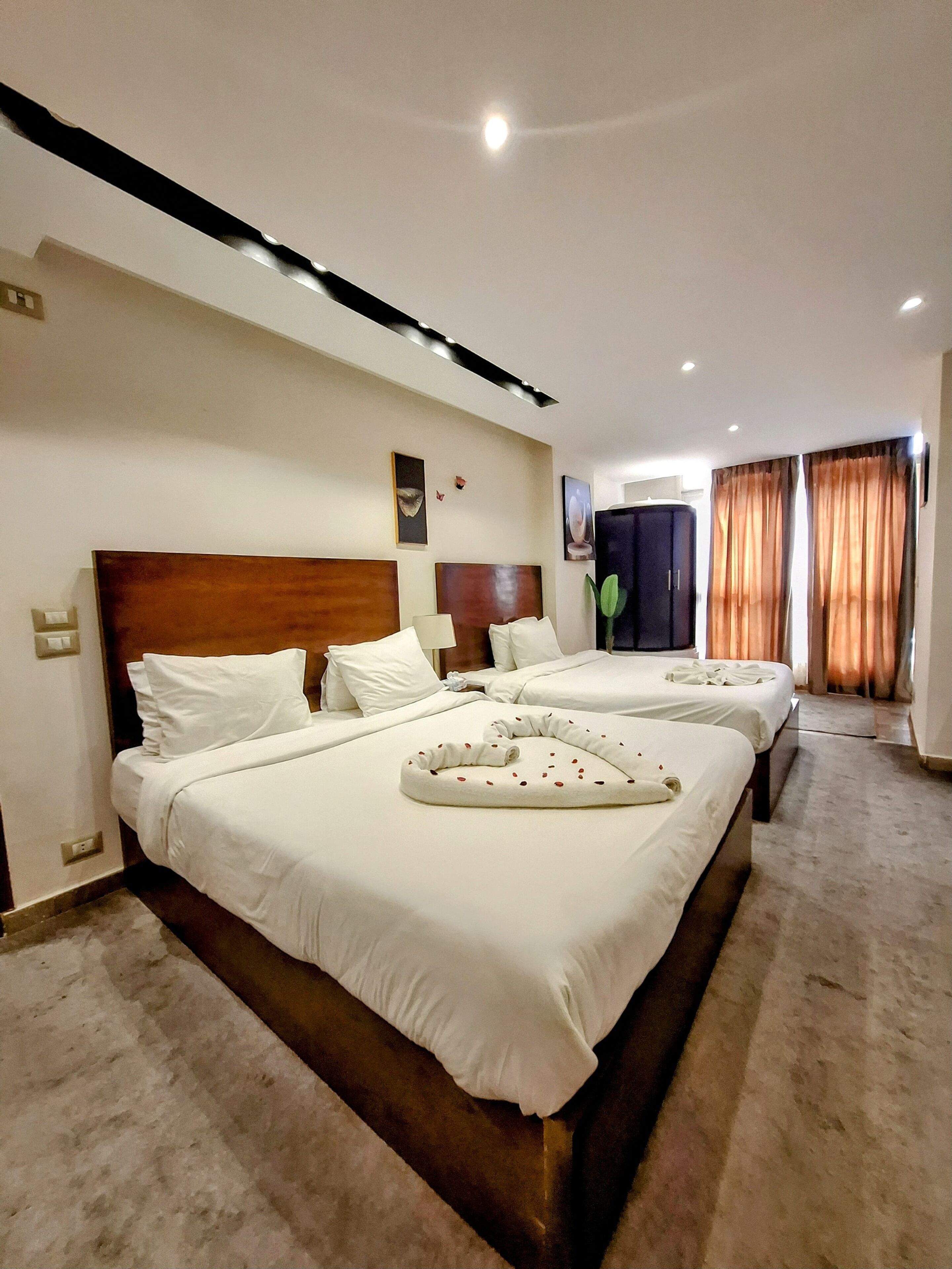 Photo - Topaz pyramids view